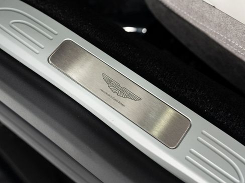 Used 2025 Aston Martin V8 Vantage Coupe RWD image 13