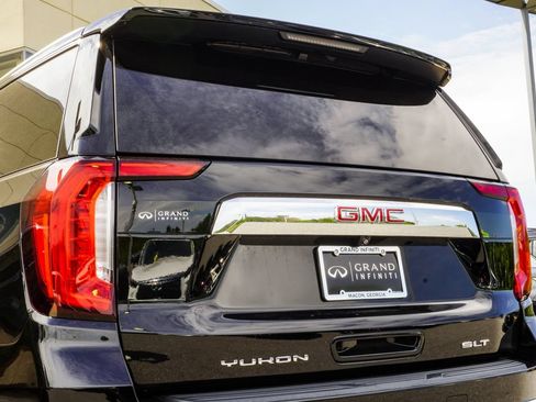 Used 2022 GMC Yukon SLT w/ SLT Premium Package AWD/4WD image 13