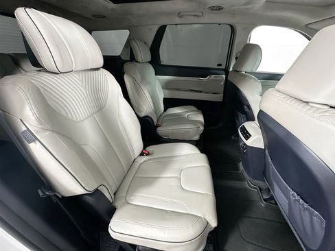 Used 2024 Hyundai Palisade Calligraphy image 30