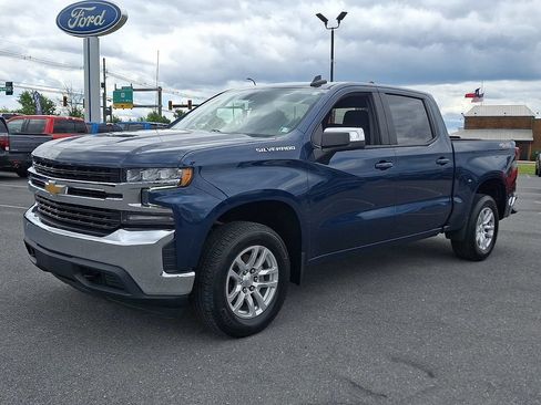 Used 2022 Chevrolet Silverado 1500 LT AWD/4WD image 3