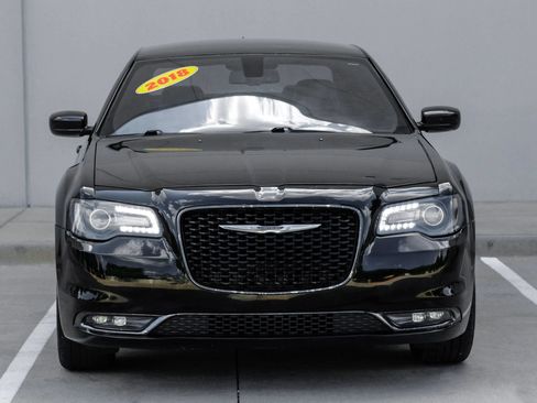 Used 2018 Chrysler 300 S AWD/4WD image 5