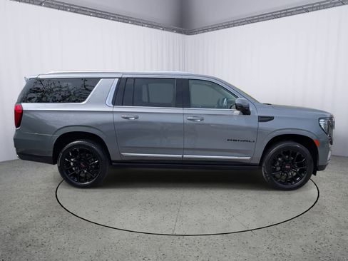 Used 2022 GMC Yukon XL Denali w/ Max Trailering Package AWD/4WD image 2
