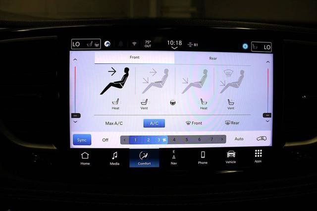 Certified 2025 Chrysler Pacifica Limited FWD image 18