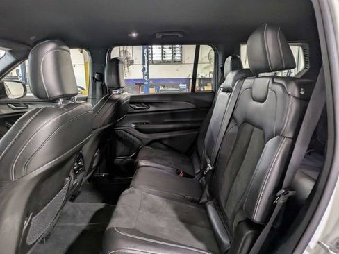 Used 2023 Jeep Grand Cherokee L Laredo RWD image 14