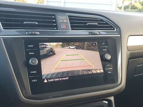 Certified 2023 Volkswagen Tiguan SE w/ Panoramic Sunroof Package FWD image 26