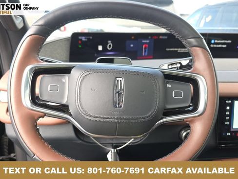 Used 2025 Lincoln Navigator Reserve AWD/4WD image 3