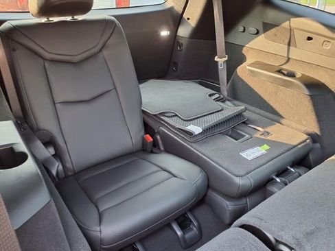 New 2025 Cadillac XT6 Luxury image 24