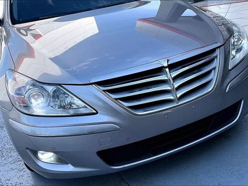 Used 2010 Hyundai Genesis 4.6 w/ Technology Pkg 5 RWD image 32