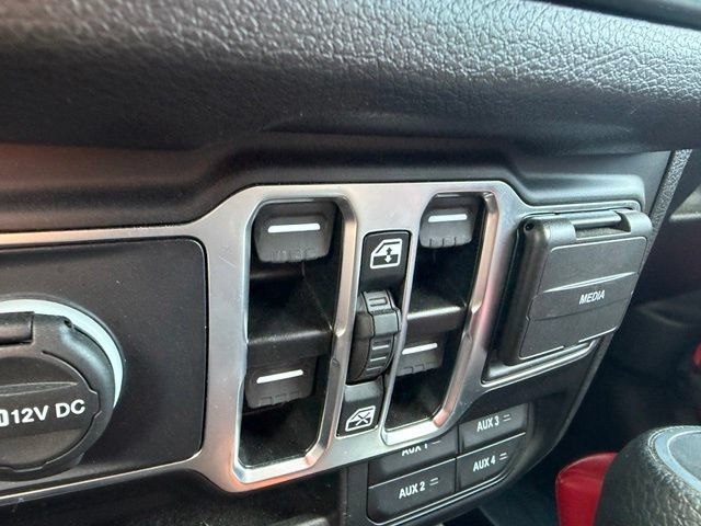 Used 2025 Jeep Gladiator Sport AWD/4WD image 18