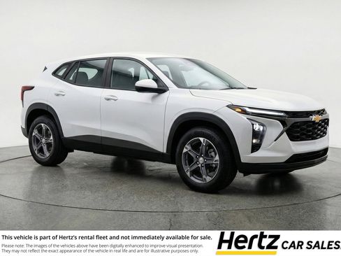 Used 2025 Chevrolet Blazer LT FWD image 1
