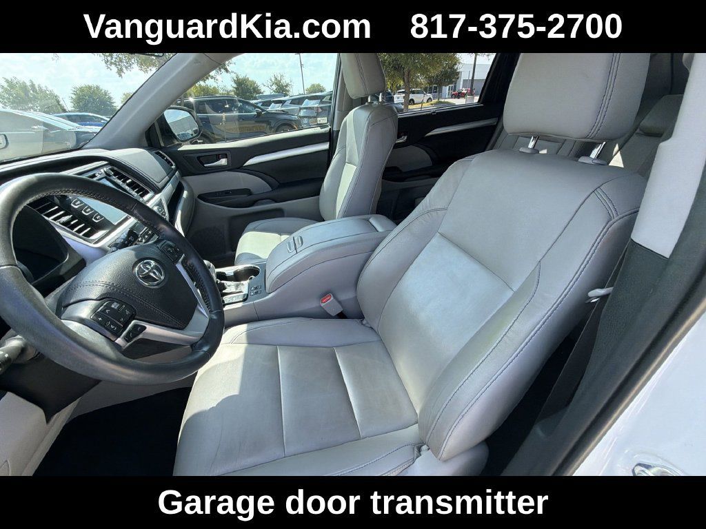 Used 2019 Toyota Highlander XLE FWD image 15