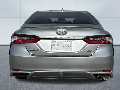 Used 2022 Toyota Camry SE image 4