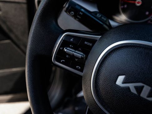 Used 2022 Kia Sorento LX image 21