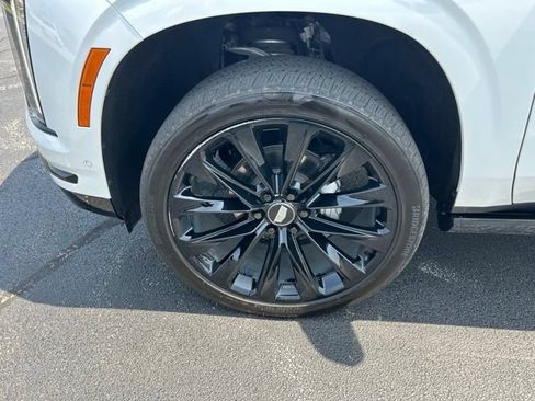 Certified 2025 Cadillac Escalade Sport Platinum w/ LPO, ONYX Package AWD/4WD image 12