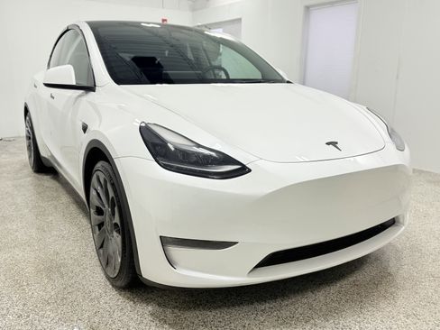 Used 2023 Tesla Model Y Long Range image 1
