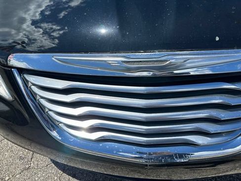 Used 2014 Chrysler 200 Touring FWD image 9