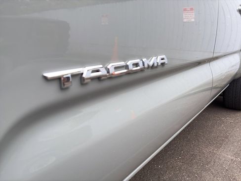 Used 2022 Toyota Tacoma TRD Sport image 3