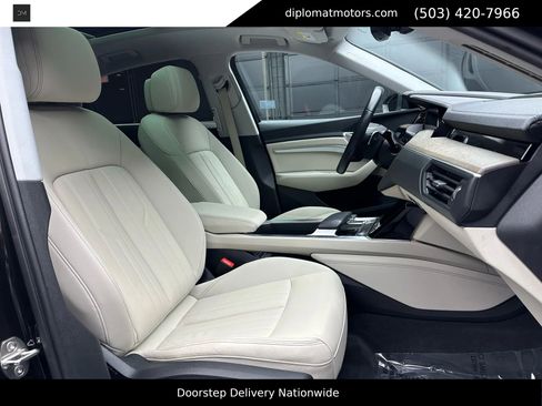 Used 2021 Audi e-tron Premium w/ Towing Package image 20