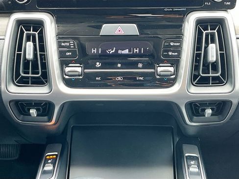 Certified 2022 Kia Sorento EX w/ Panoramic Sunroof Package image 15