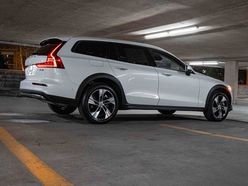 Certified 2024 Volvo V60 B5 Cross Country Plus image 7