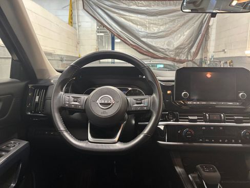 Used 2025 Nissan Pathfinder SV image 36