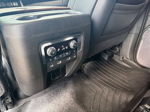 Used 2024 GMC Yukon Denali Ultimate AWD/4WD image 17