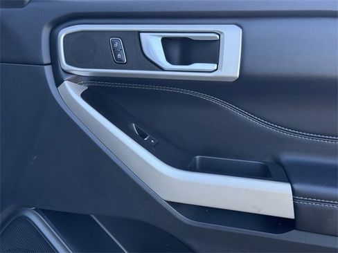 Used 2022 Ford Explorer XLT w/ Equipment Group 202A image 28