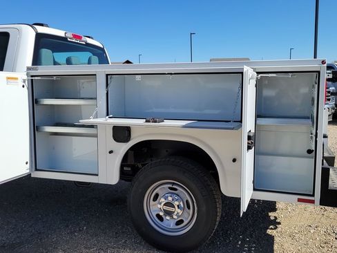 New 2026 Ford F250 XL w/ XL Chrome Package image 11