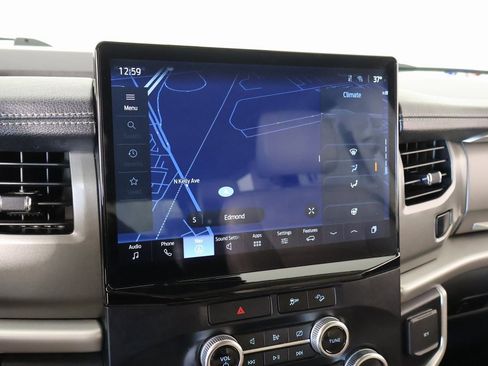 Used 2023 Ford Expedition Max XLT image 7