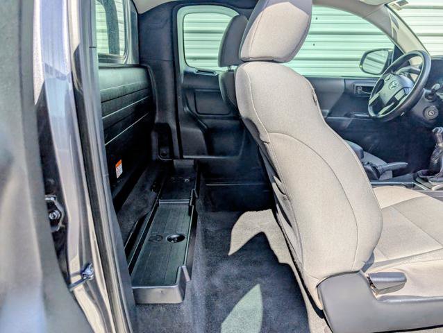 Used 2017 Toyota Tacoma SR AWD/4WD image 17
