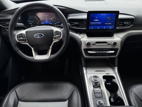 Used 2023 Ford Explorer XLT w/ Equipment Group 202A AWD/4WD image 26