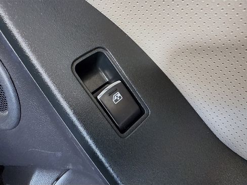 Used 2017 Subaru Forester 2.5i Limited image 30