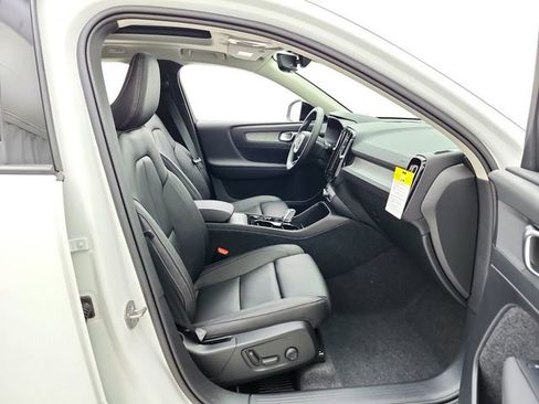 New 2026 Volvo XC40 B5 Plus w/ Climate Package AWD/4WD image 14