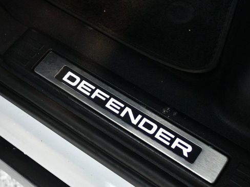 Used 2022 Land Rover Defender 110 X-Dynamic SE AWD/4WD image 18