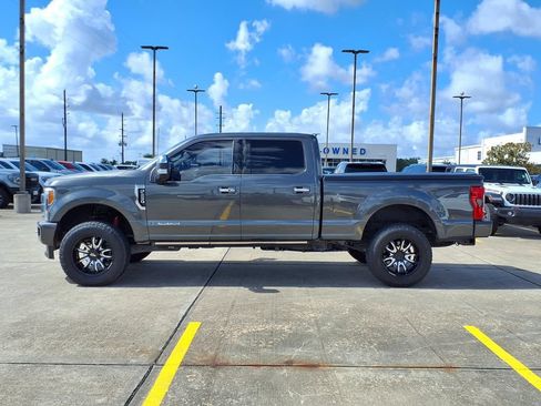 Used 2017 Ford F250 Platinum w/ Platinum Ultimate Package AWD/4WD image 3