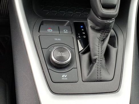 Used 2024 Toyota RAV4 LE AWD/4WD image 18