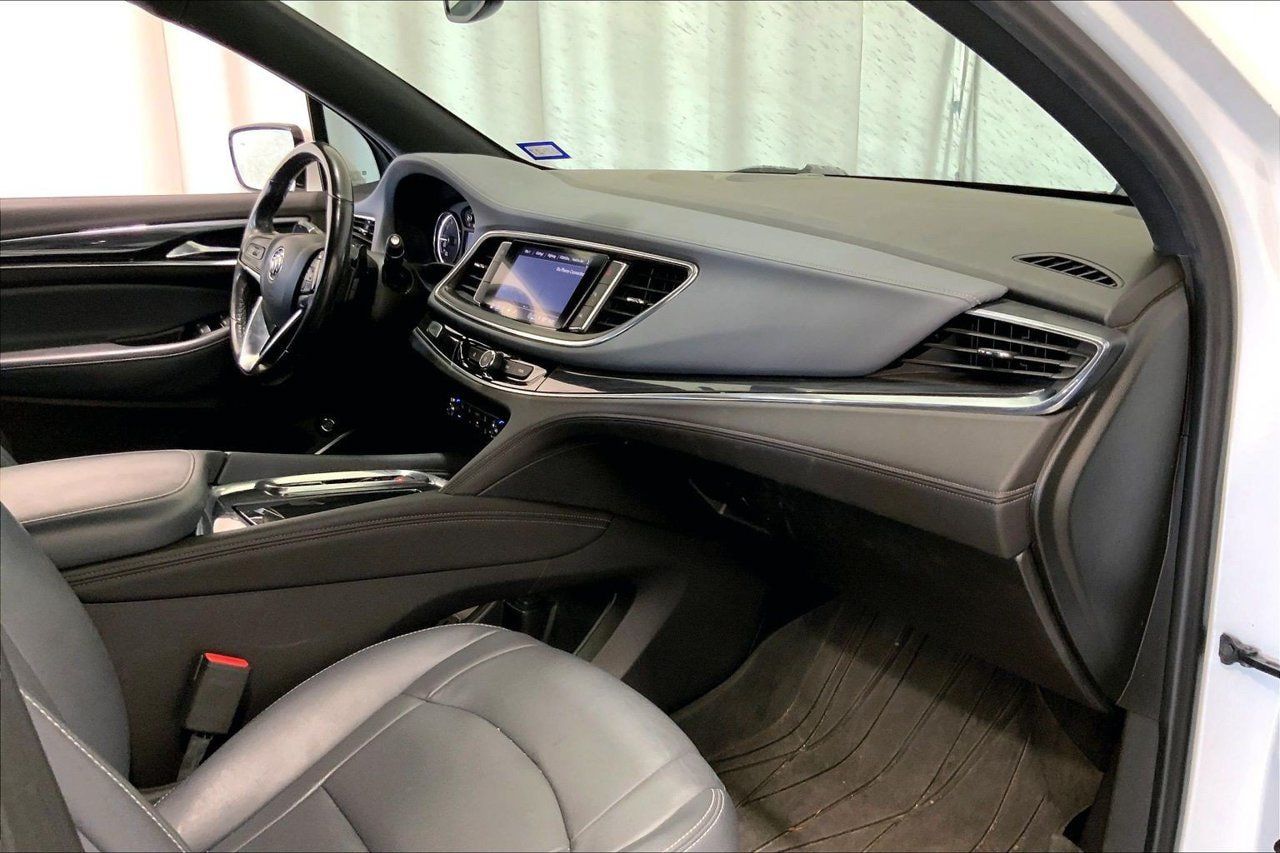 Used 2022 Buick Enclave Essence w/ Sport Touring Edition FWD image 28