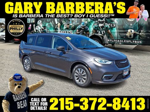 Used 2023 Chrysler Pacifica Touring-L FWD image 1