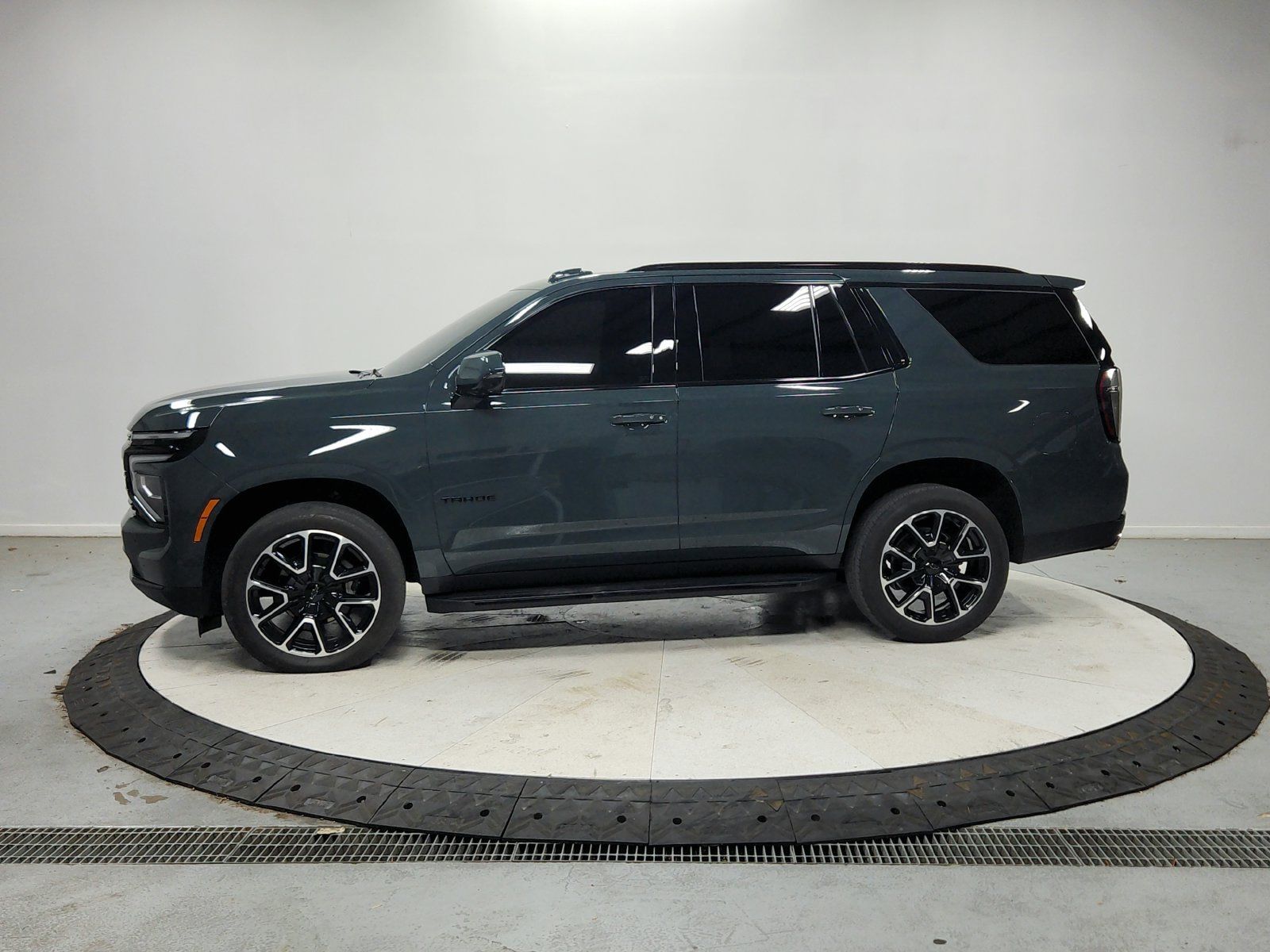 Used 2025 Chevrolet Tahoe RST RWD image 5