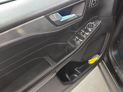 Used 2022 Ford Escape Titanium image 14