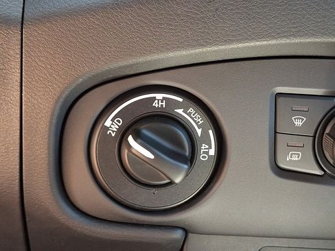 Used 2024 Nissan Frontier SV w/ Hardbody Edition AWD/4WD image 23