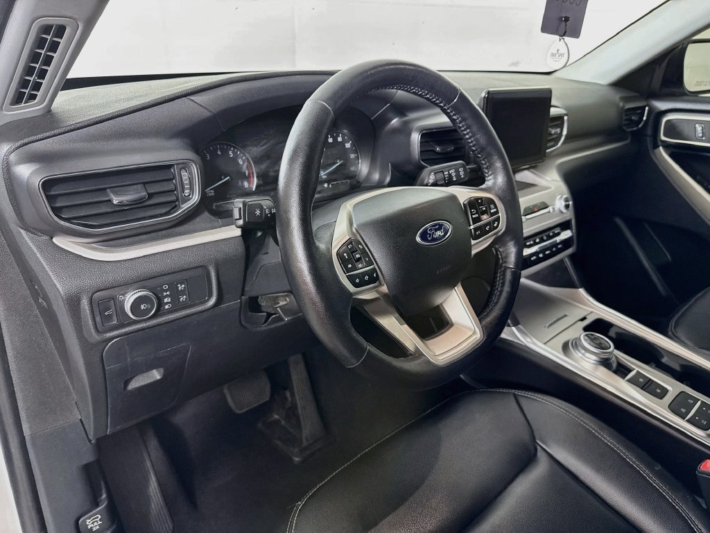 Used 2021 Ford Explorer XLT w/ Equipment Group 202A RWD image 9