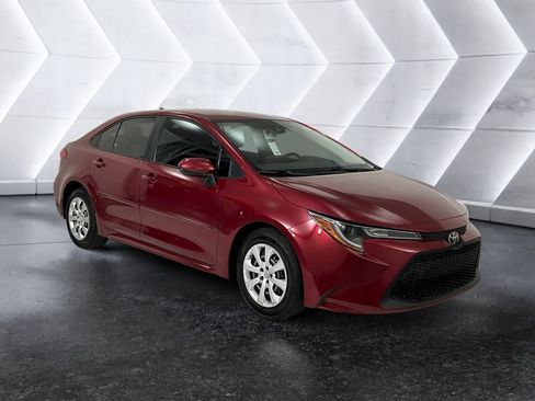 Used 2022 Toyota Corolla LE image 1
