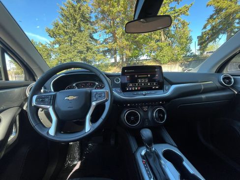 Used 2025 Chevrolet Blazer LT FWD image 34
