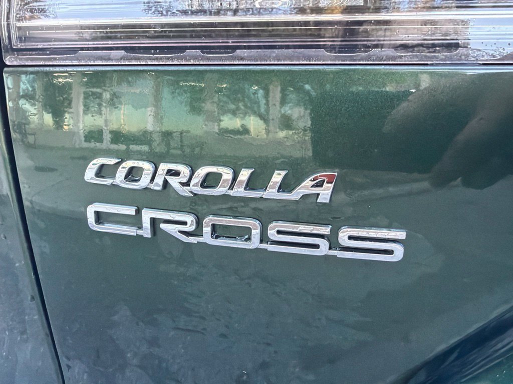 Used 2024 Toyota Corolla Cross XLE w/ Convenience Package AWD/4WD image 11