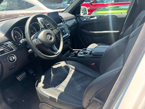 Used 2019 Mercedes-Benz GLE 400 4MATIC image 3
