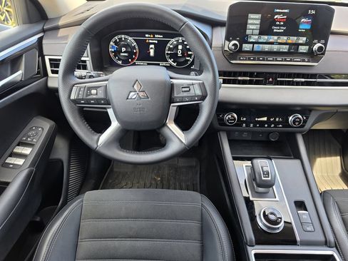 Used 2024 Mitsubishi Outlander SE Black Edition FWD image 10