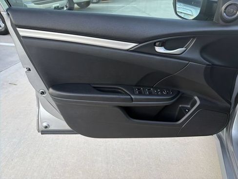 Used 2019 Honda Civic Sport image 9