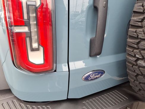 Used 2021 Ford Bronco Badlands image 11