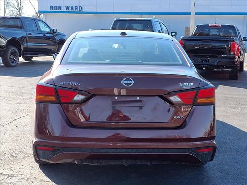 Used 2025 Nissan Altima 2.5 SV image 13